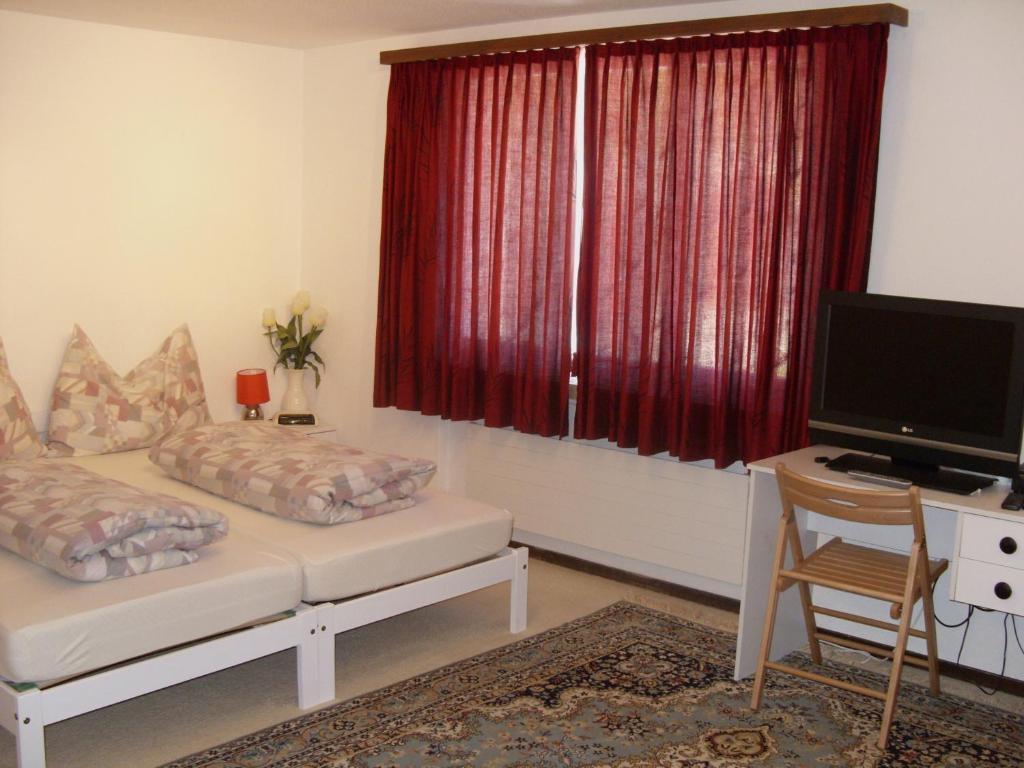Hotel Pez Ault Disentis Habitación foto